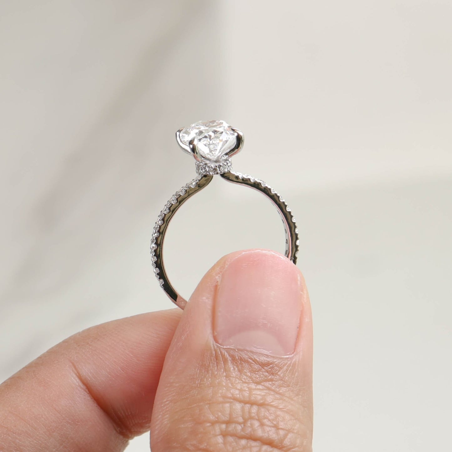 Altaria Oval 2-carats White Gold