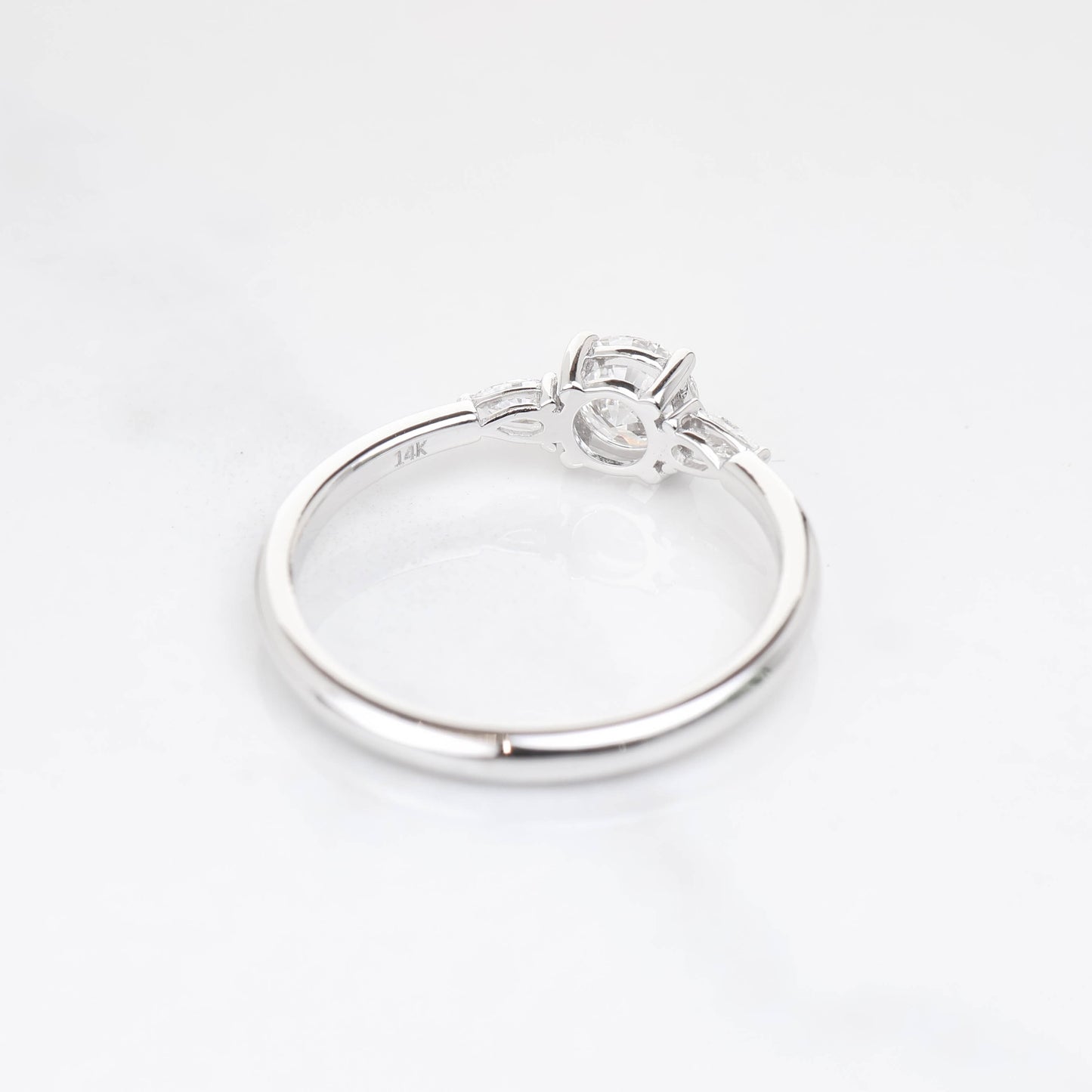 Delicate Cressilia 0.50-carat White Gold