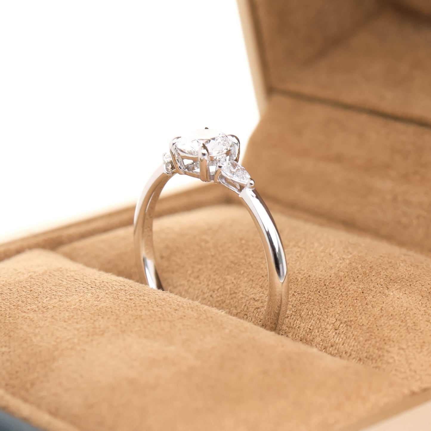 Delicate Cressilia 0.50-carat White Gold
