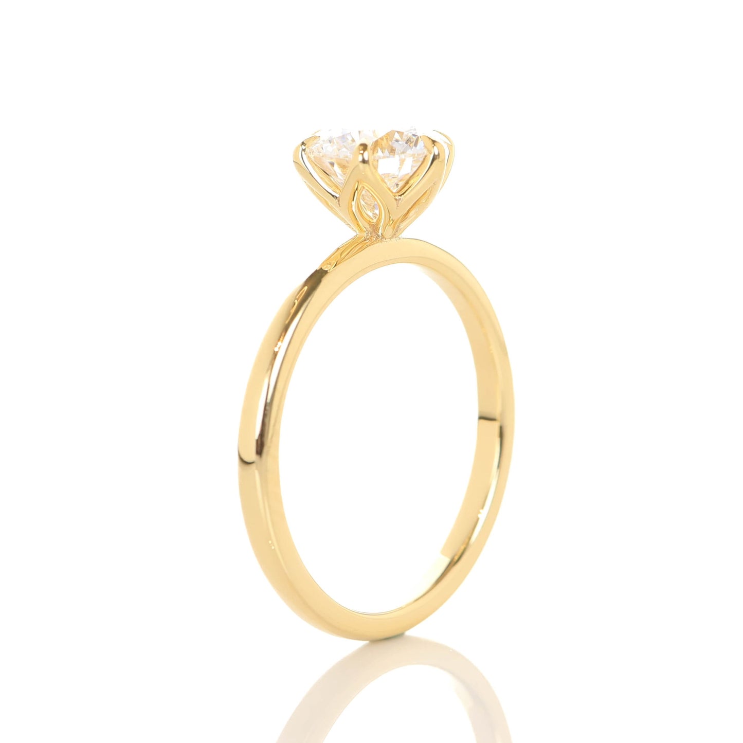 Delicate Hedwig 1-carat Yellow Gold