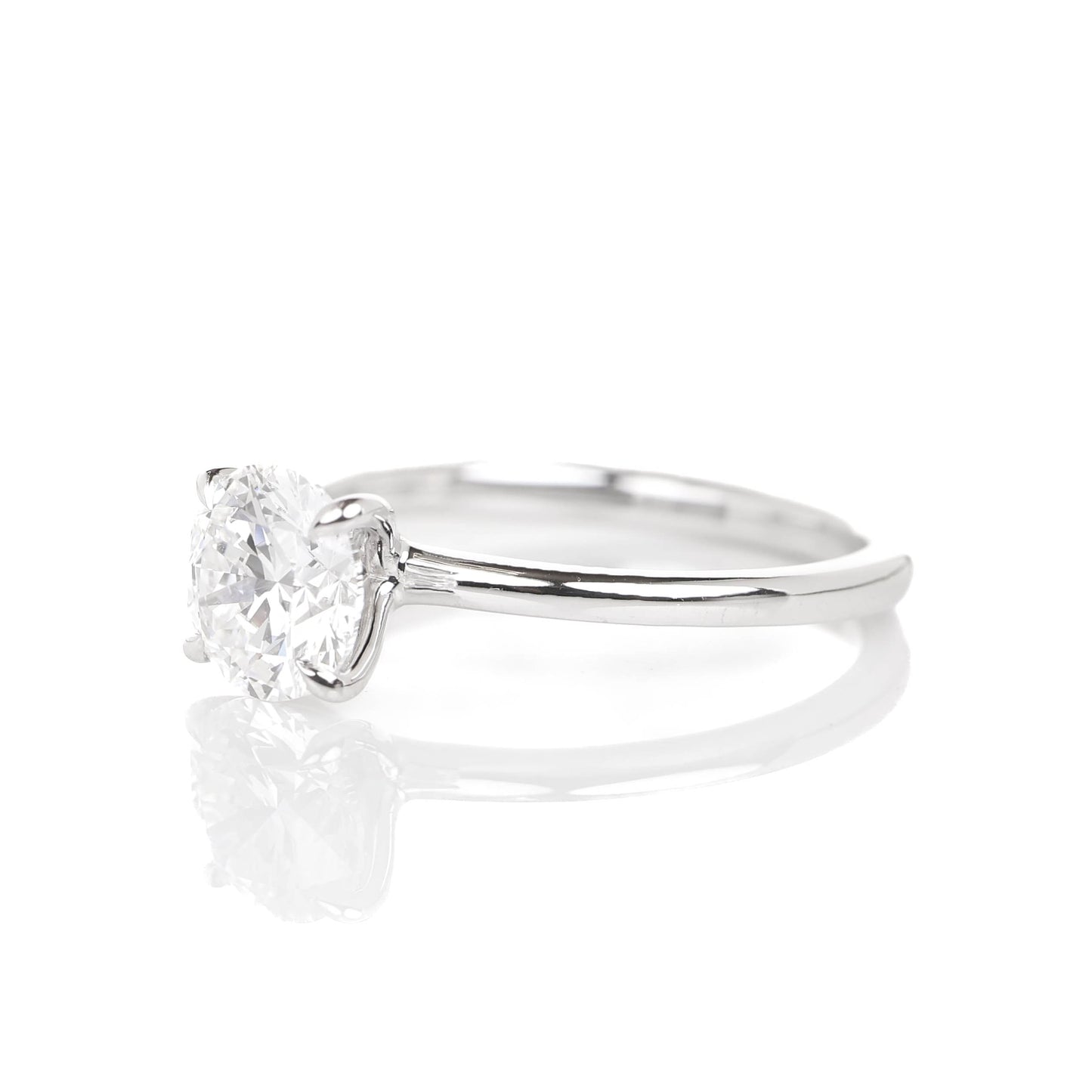 Delicate Iago 1-carat White Gold