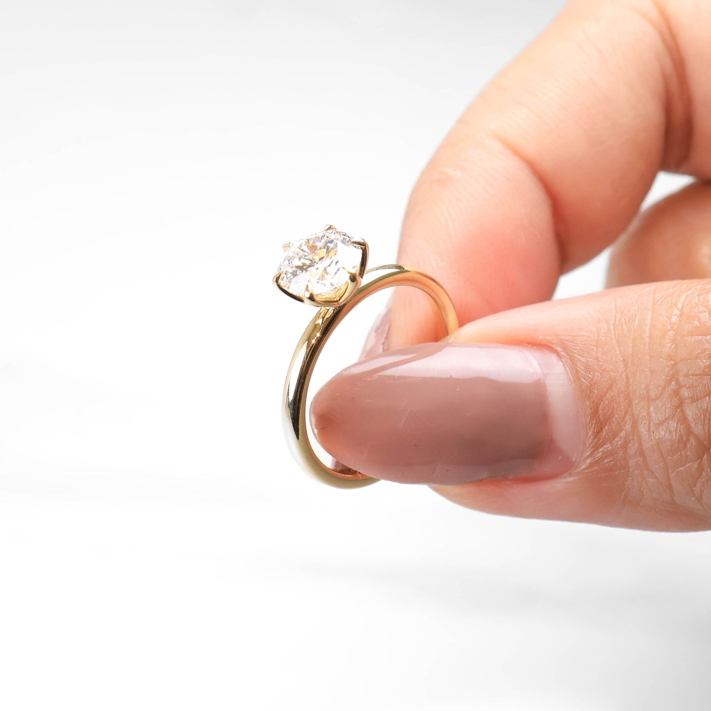 Delicate Hedwig 1-carat Yellow Gold