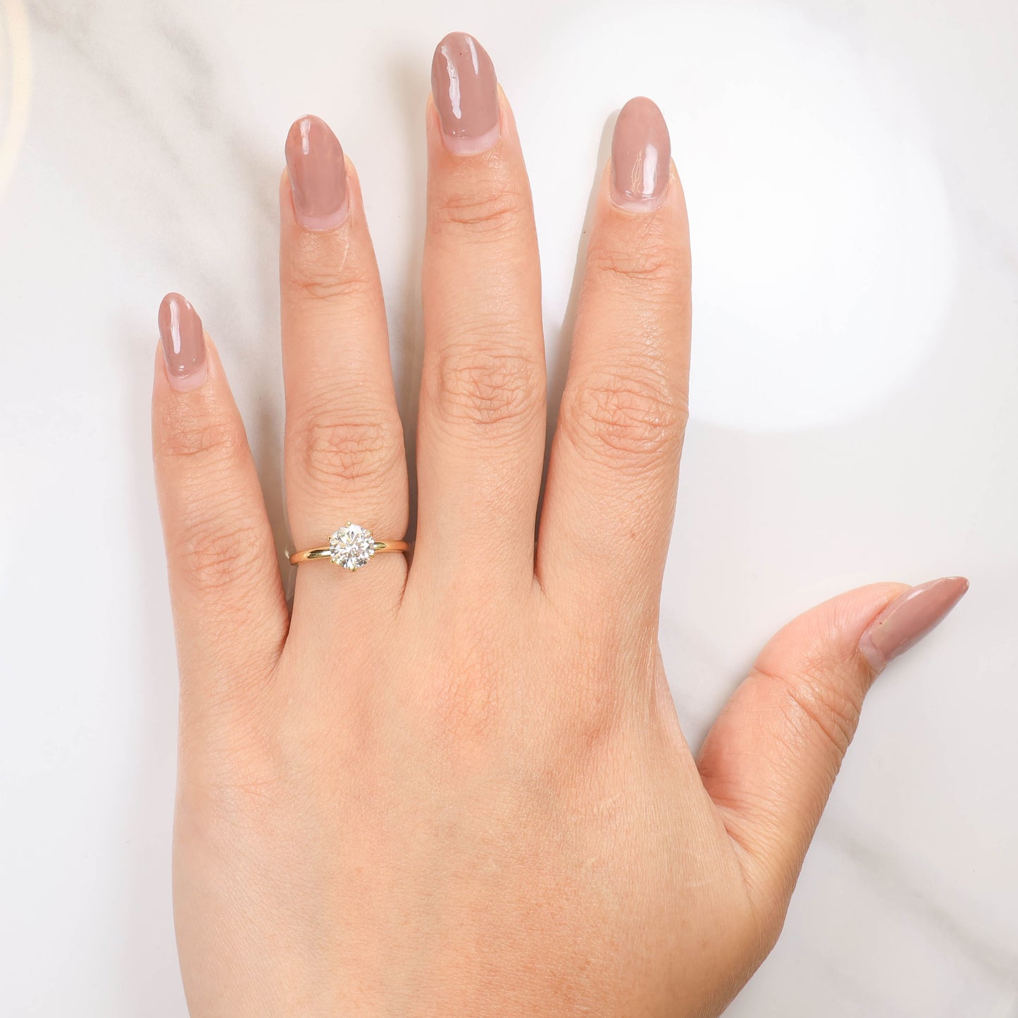 Delicate Hedwig 1-carat Yellow Gold