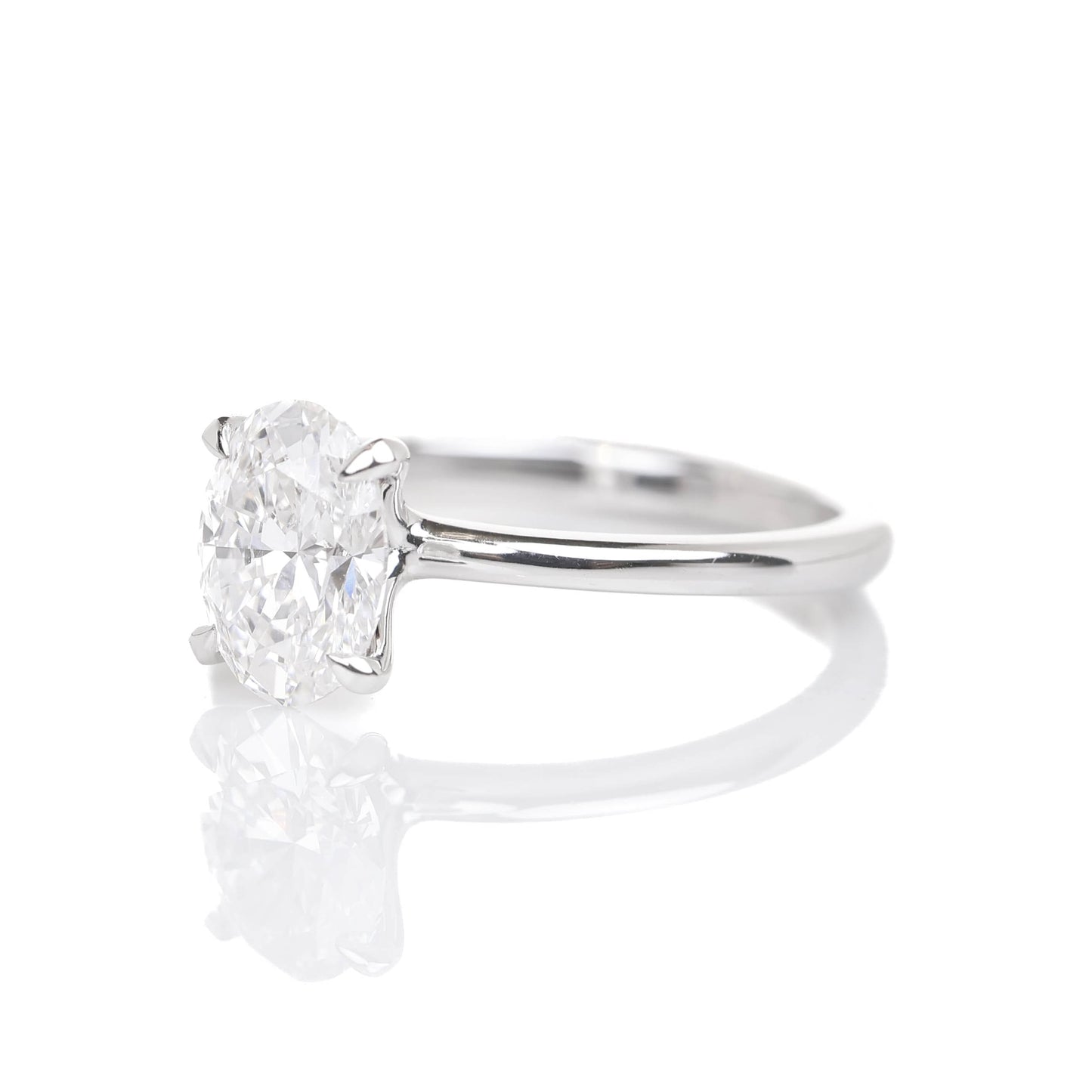 Delicate Iago Oval 1-carat White Gold