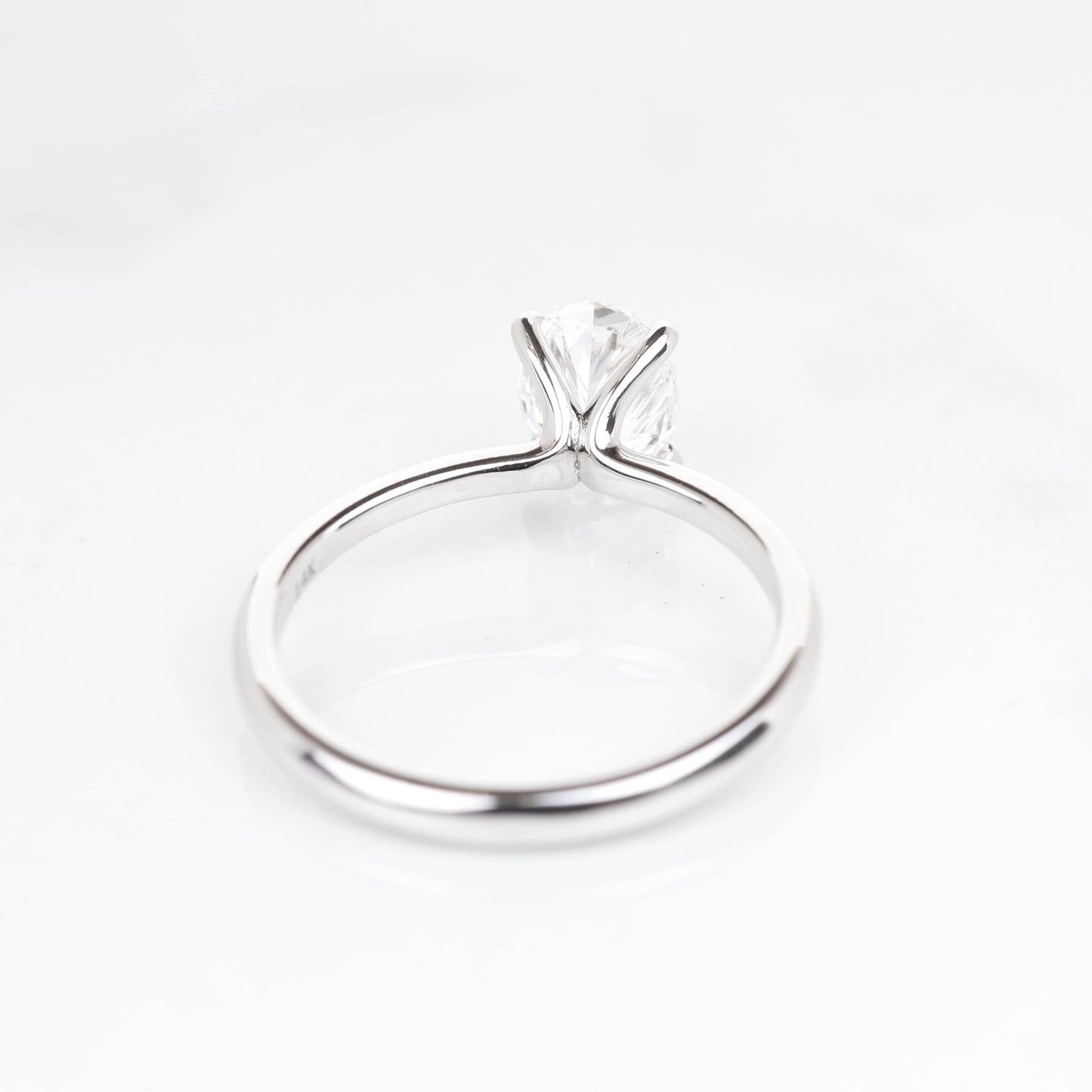 Delicate Iago Oval 1-carat White Gold
