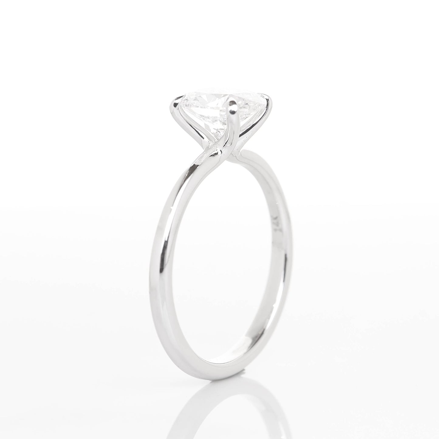 Delicate Iago Oval 1-carat White Gold