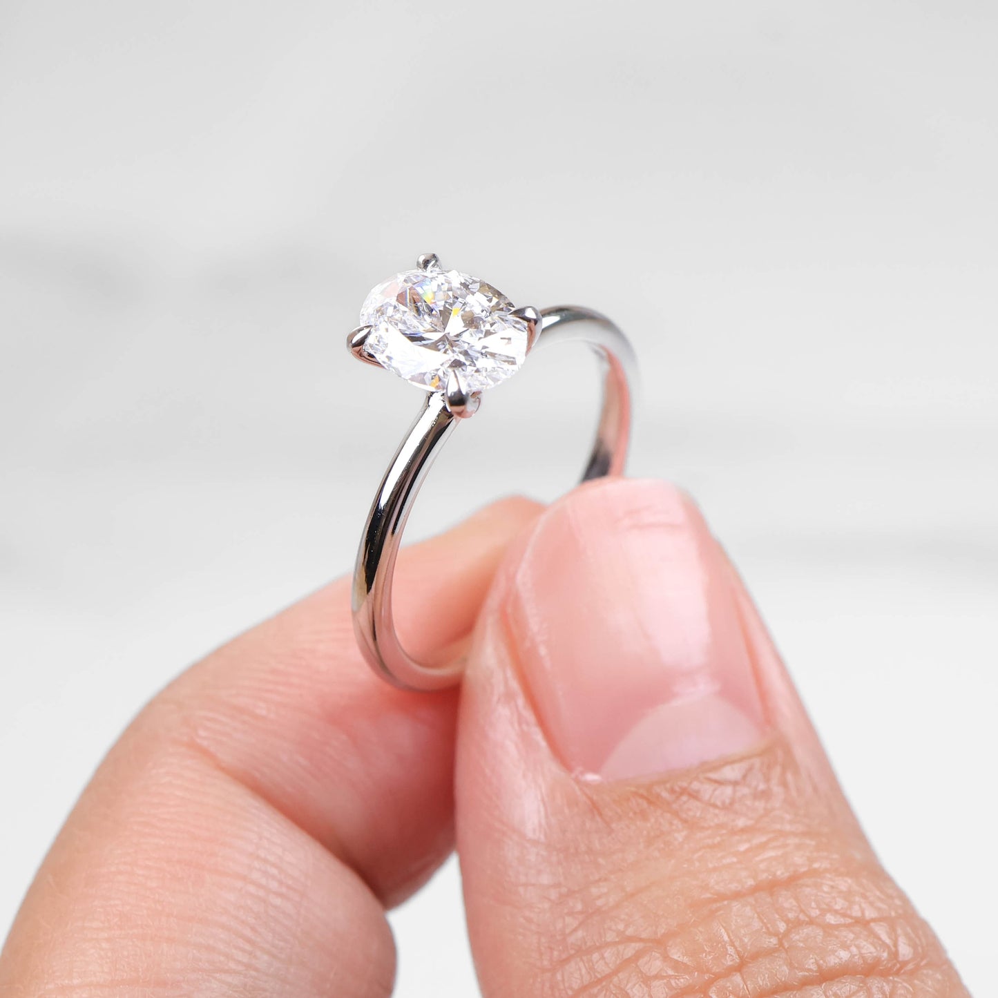 Delicate Iago Oval 1-carat White Gold