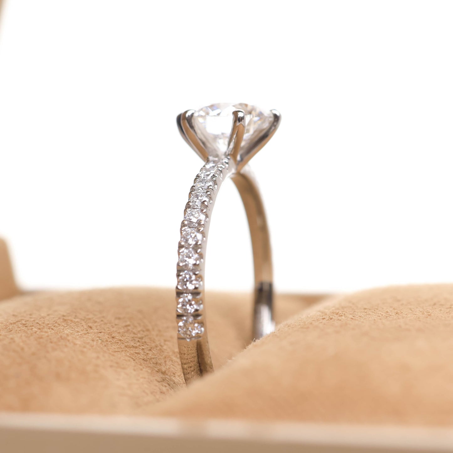 Delicate Blythe 1-carat 950 Platinum