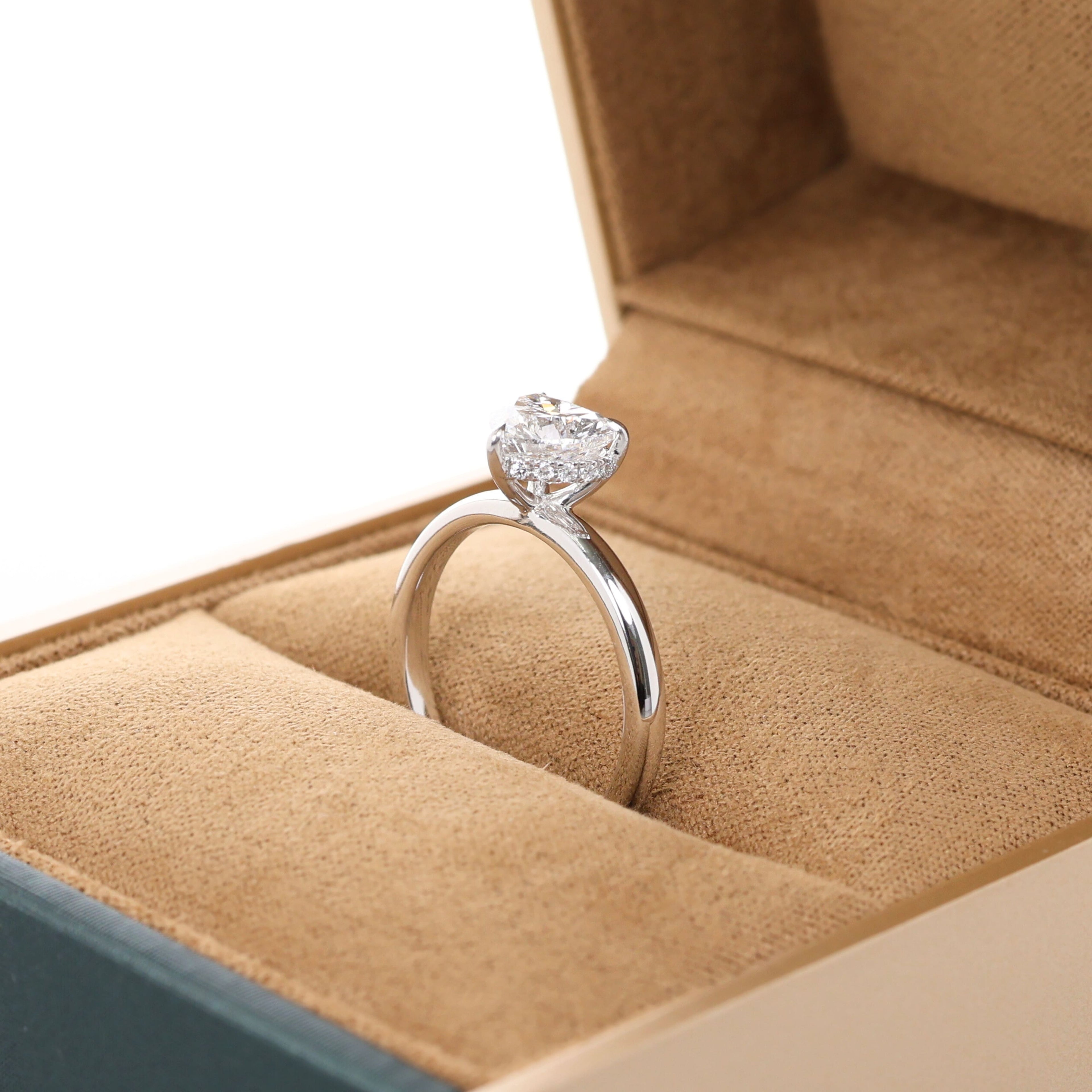 Strigifor Heart 1-carat White Gold