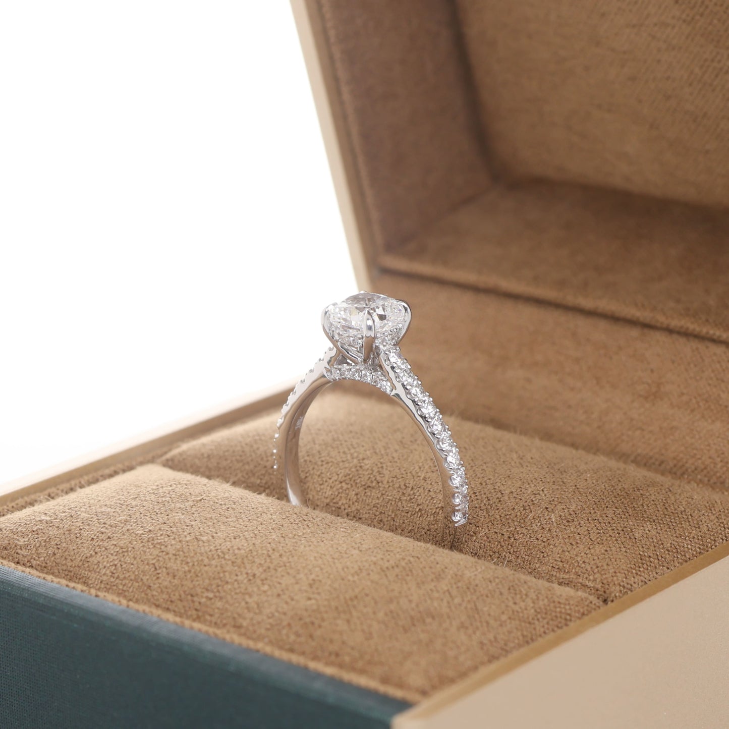 Linnaeus Square Cushion 1-carat White Gold