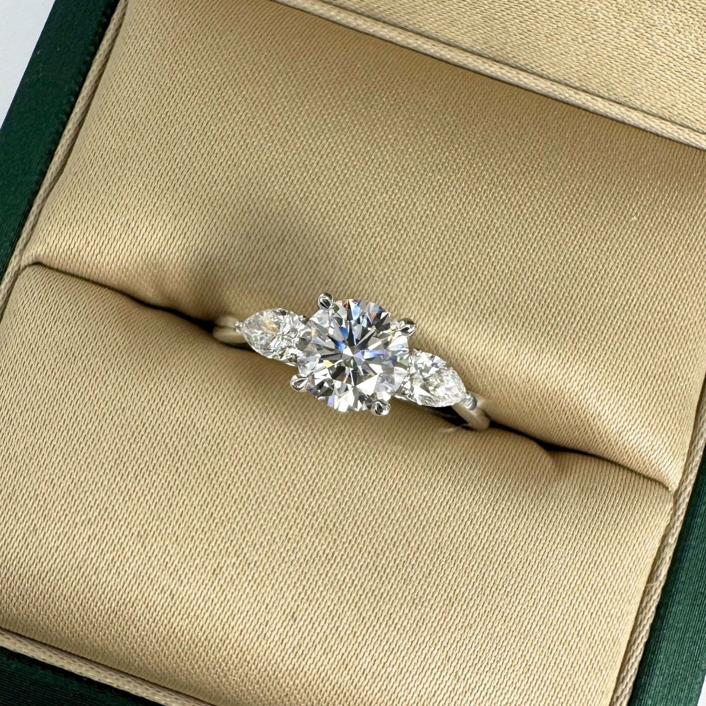 Cressilia 1-carat White Gold