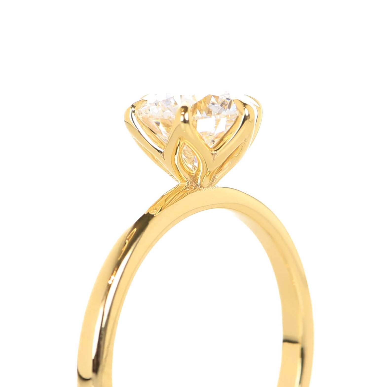 Delicate Hedwig 1-carat Yellow Gold