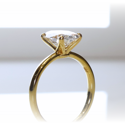 Hedwig Oval 2-carat Yellow Gold