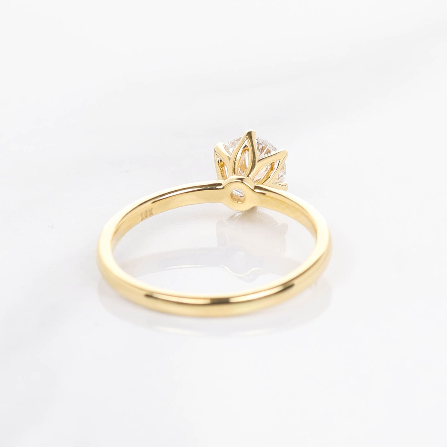 Hedwig 1-carat Yellow Gold