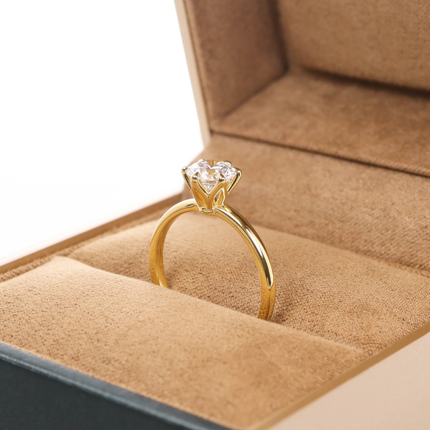 Hedwig 1-carat Yellow Gold