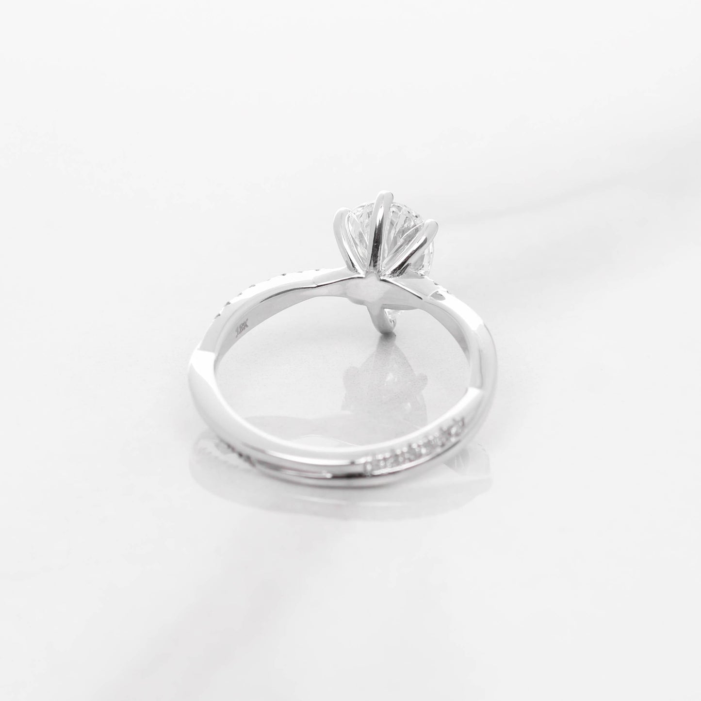 Wyvern Pear 1.5-carat White Gold