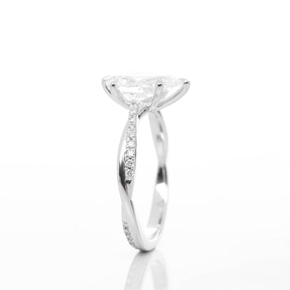 Wyvern Pear 1.5-carat White Gold