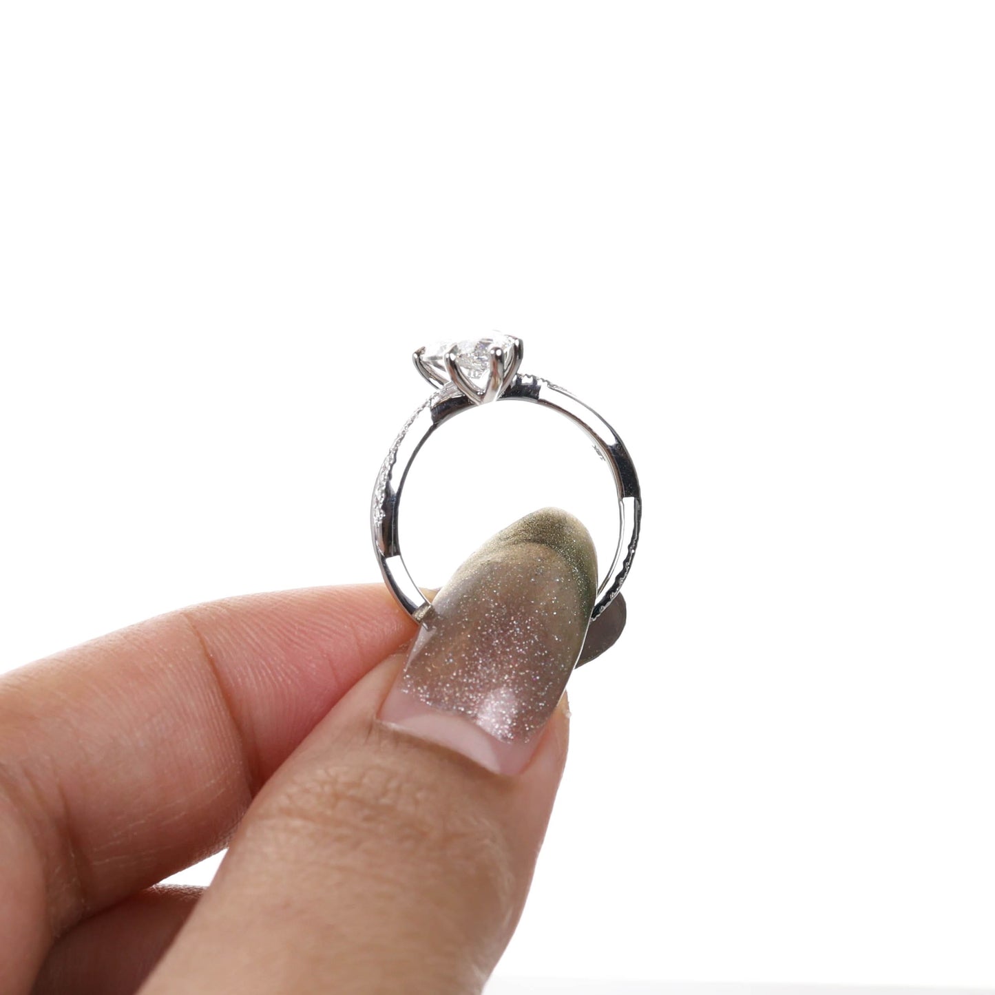 Wyvern Pear 1.5-carat White Gold