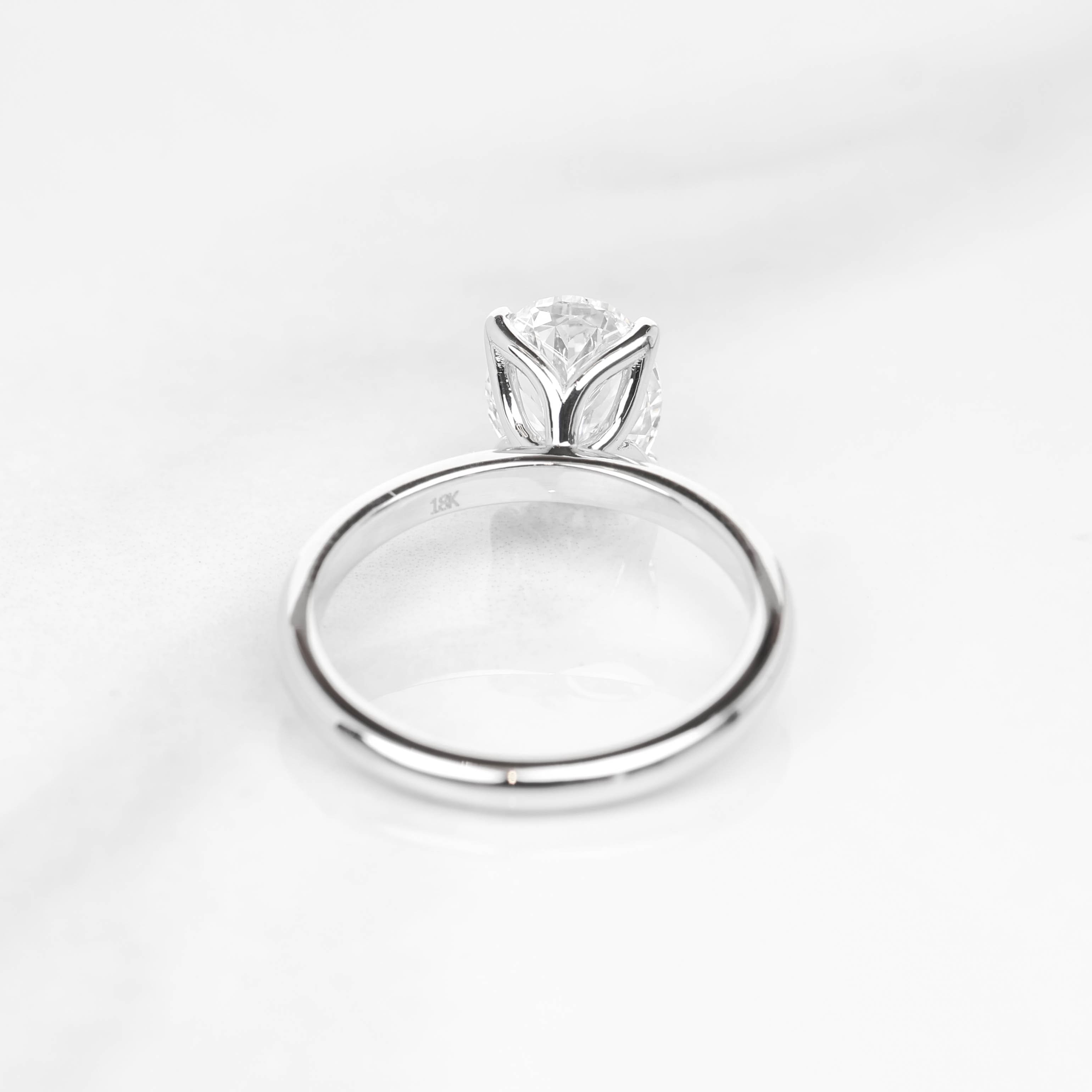 Hedwig Oval 2-carat White Gold