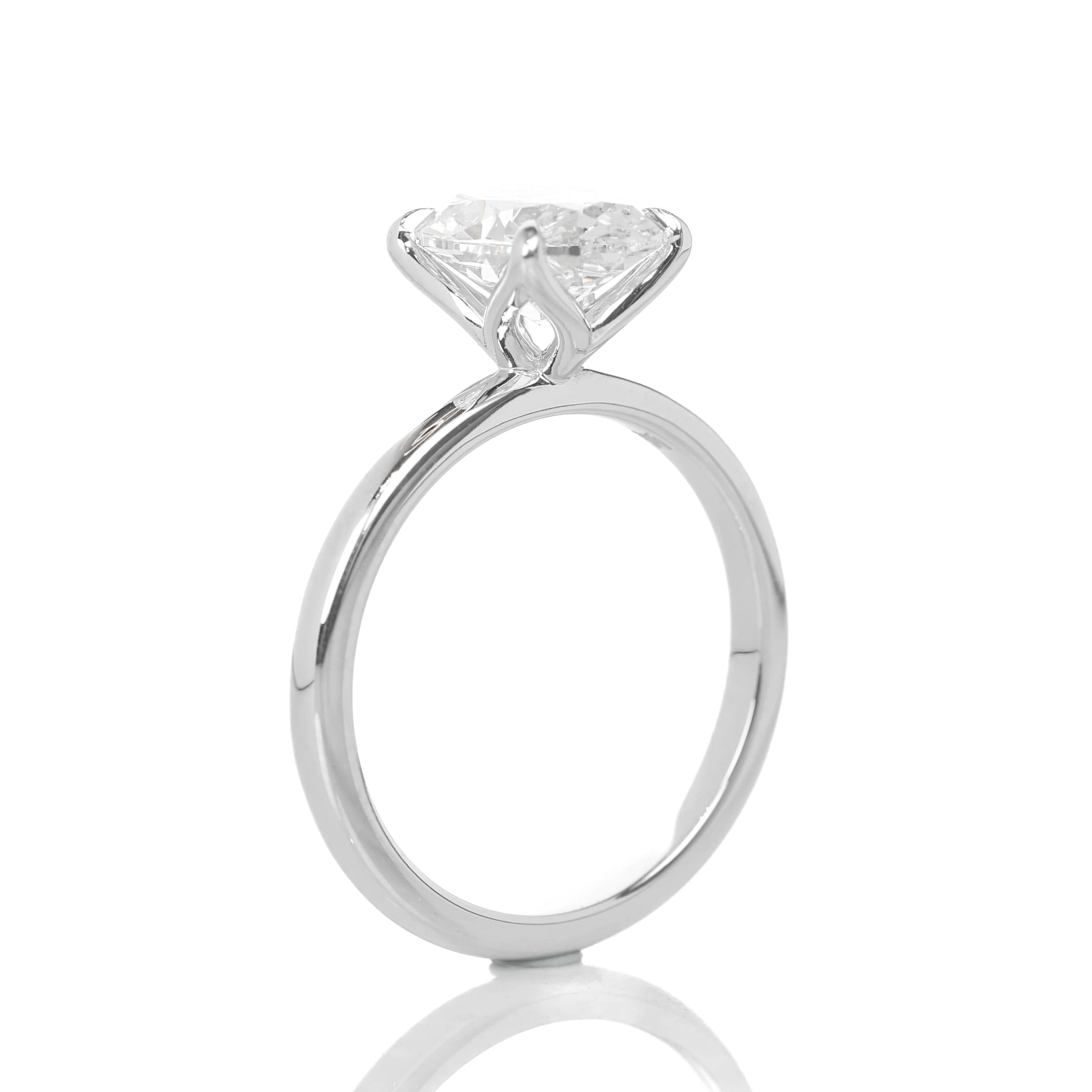 Hedwig Oval 2-carat White Gold