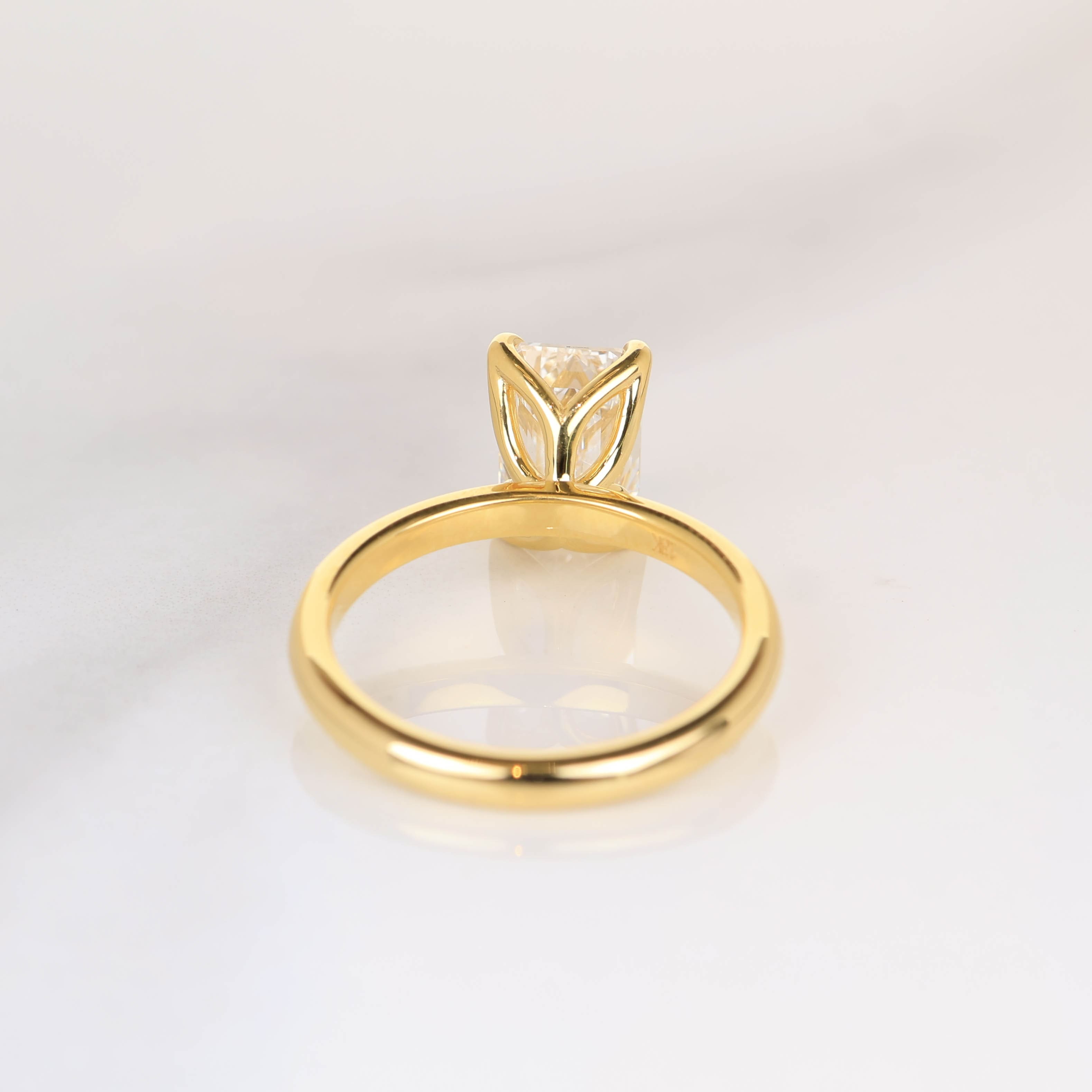 Hedwig Emerald 2-carat Yellow Gold