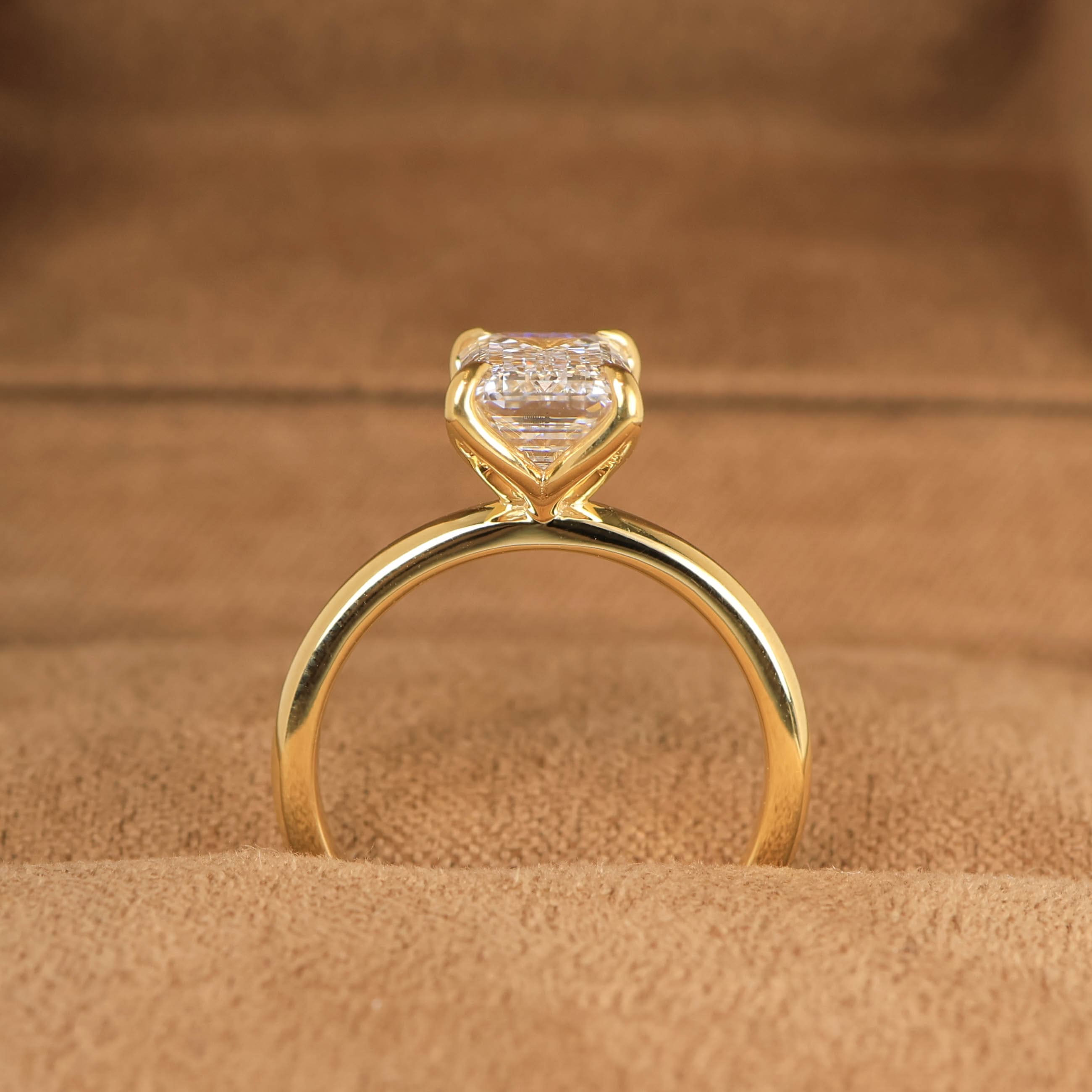 Hedwig Emerald 2-carat Yellow Gold