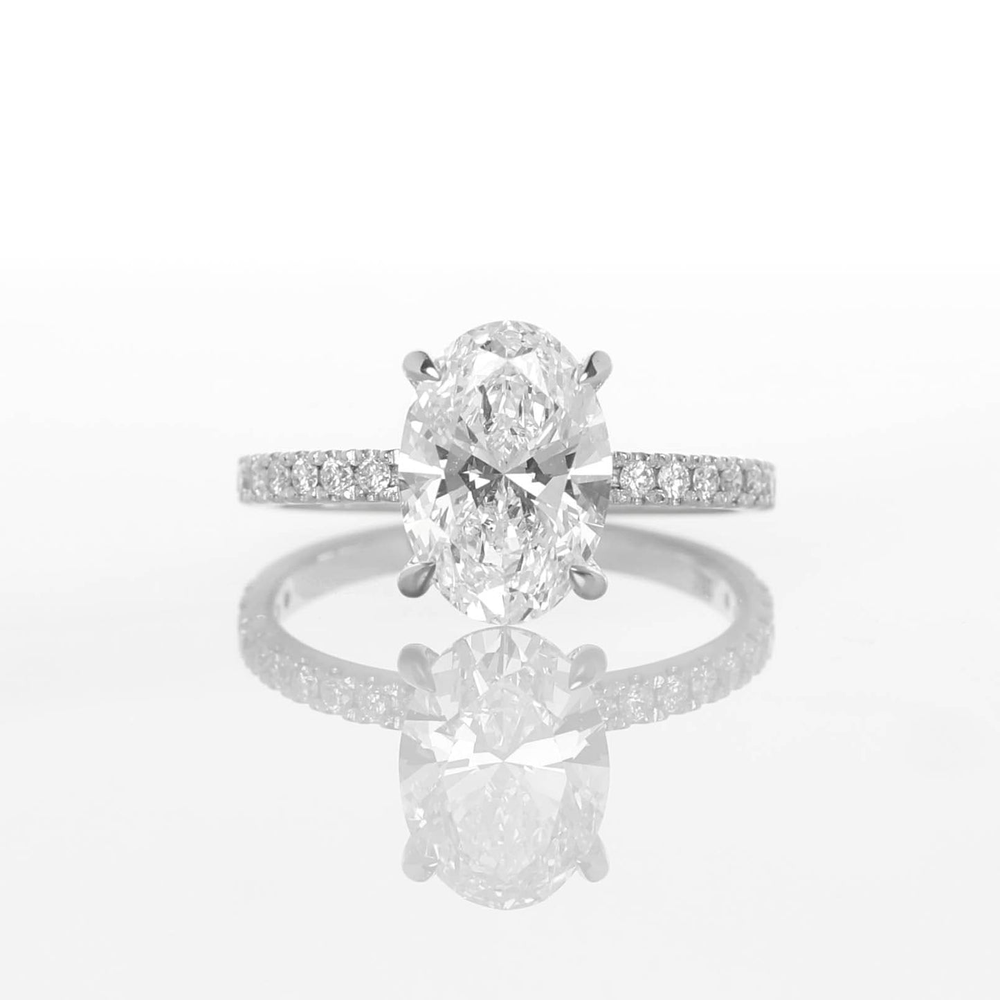 Altaria Oval 2-carats White Gold