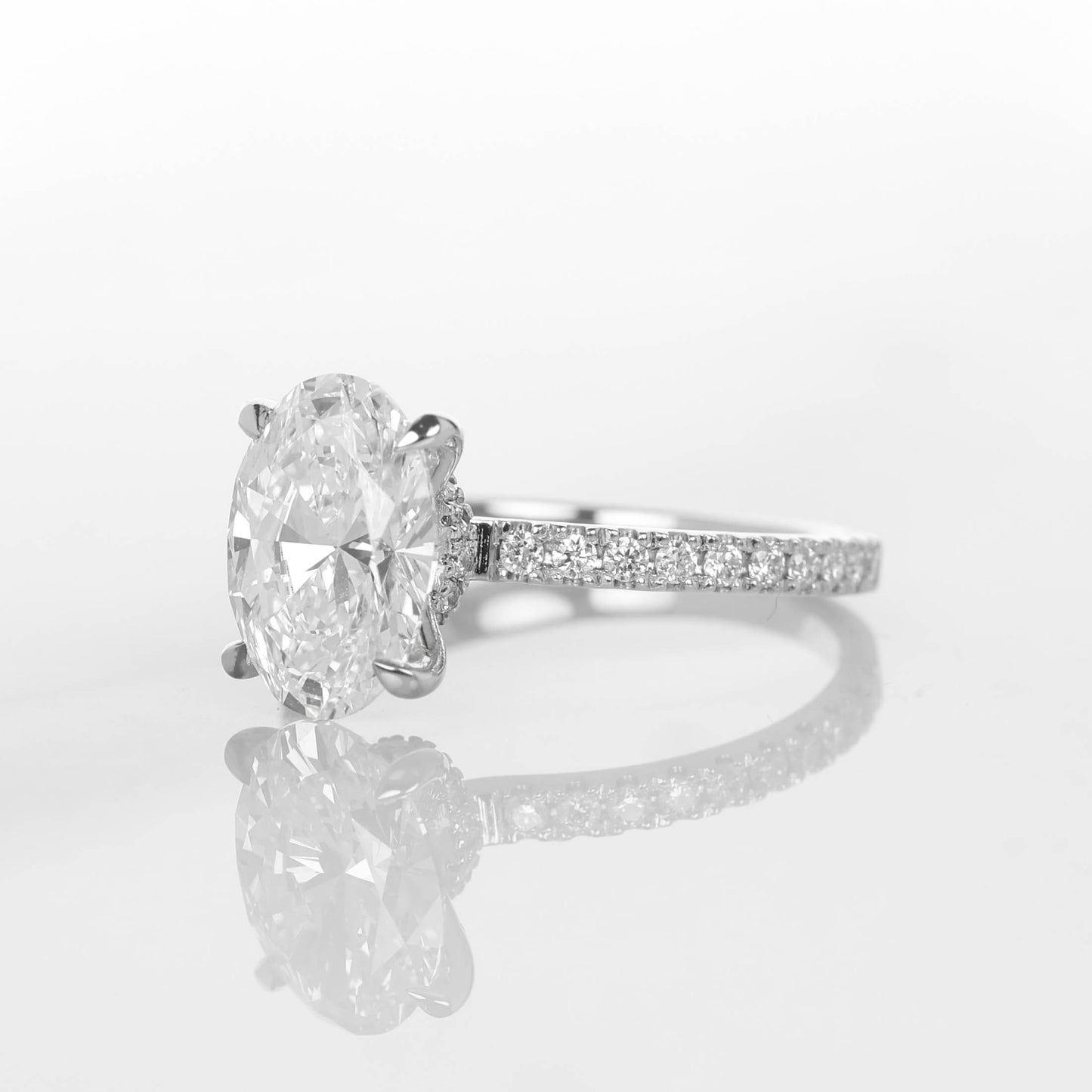 Altaria Oval 2-carats White Gold