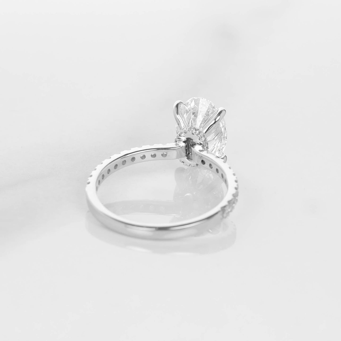 Altaria Oval 2-carats White Gold