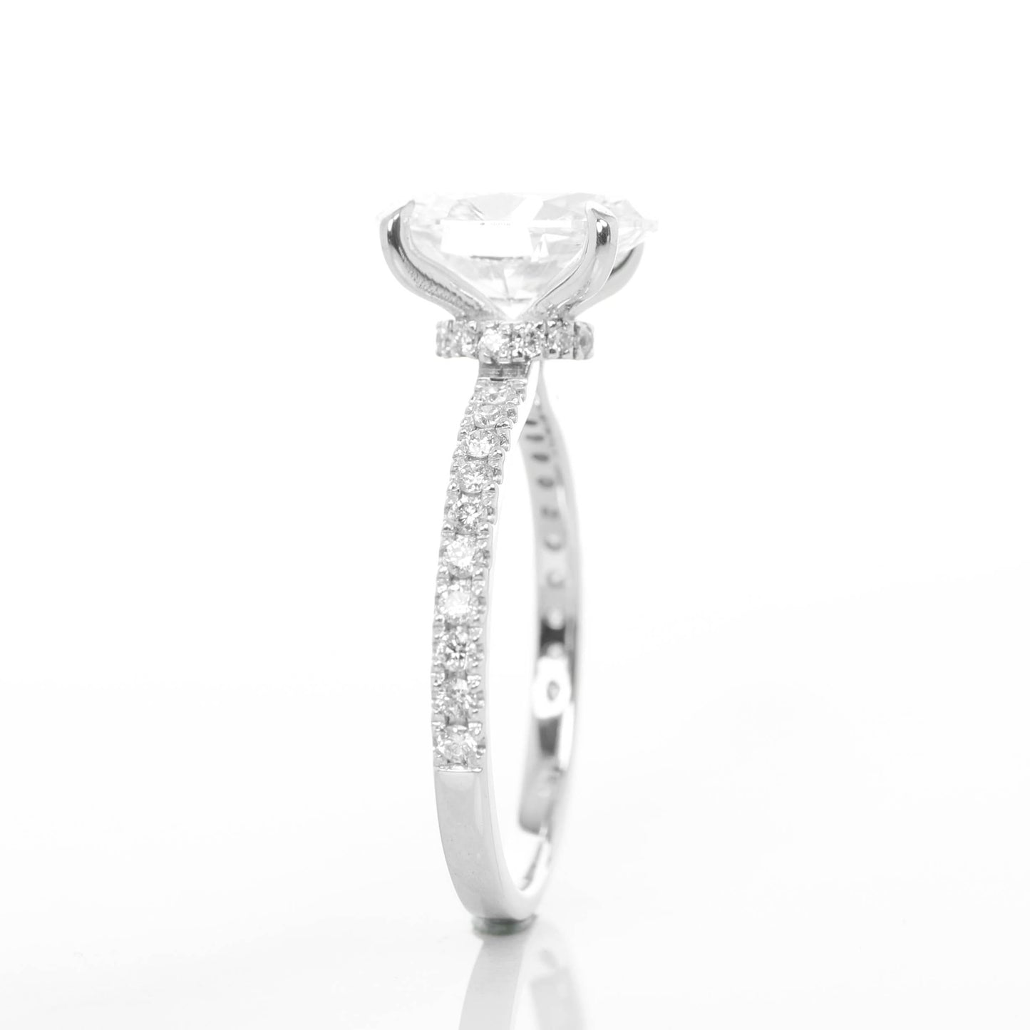Altaria Oval 2-carats White Gold