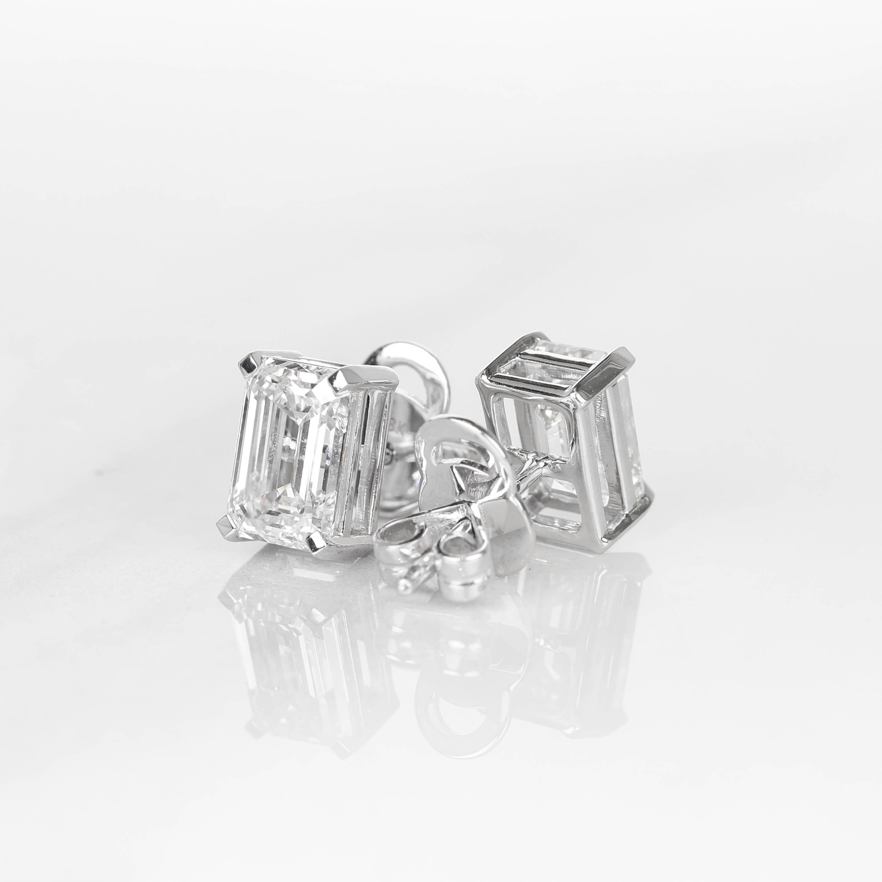 Stud Earrings Emerald 2-carat