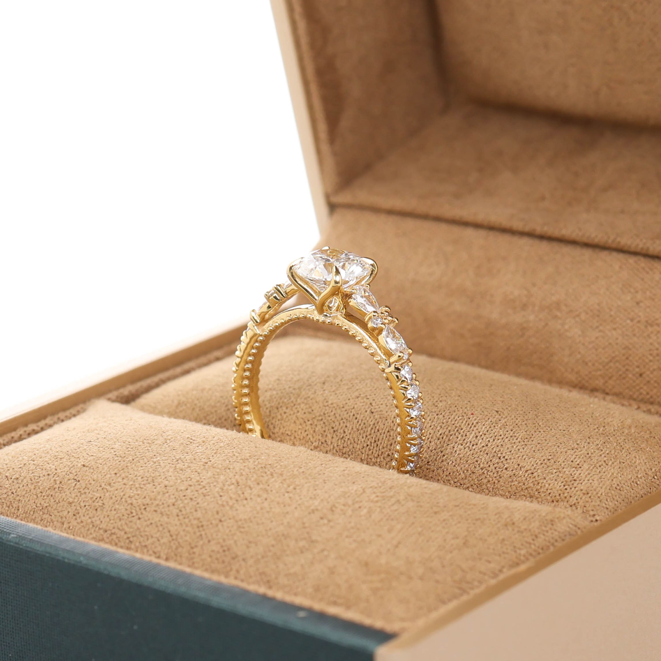 Munia 1-carat Yellow Gold