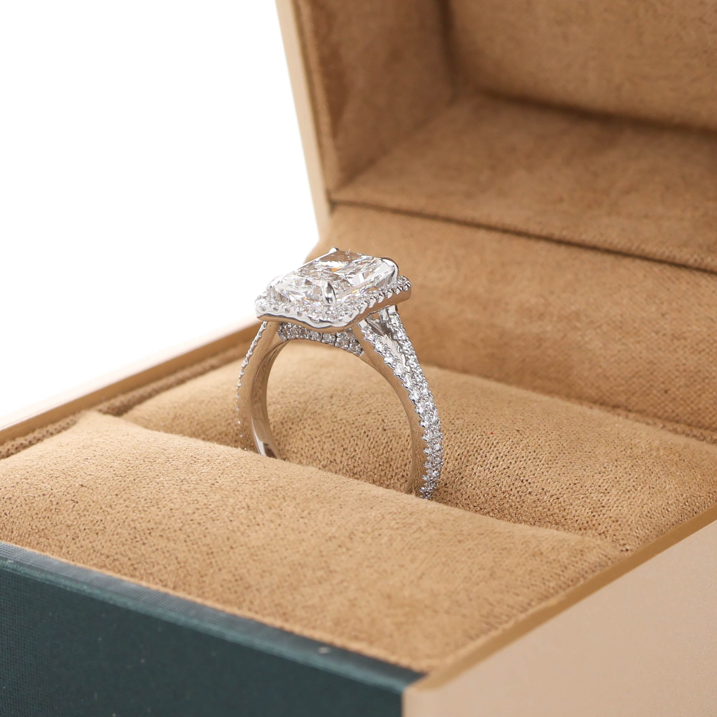 Haribon 2-carat Radiant White Gold