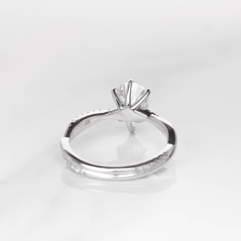 Wyvern Pear 1.5-carat White Gold