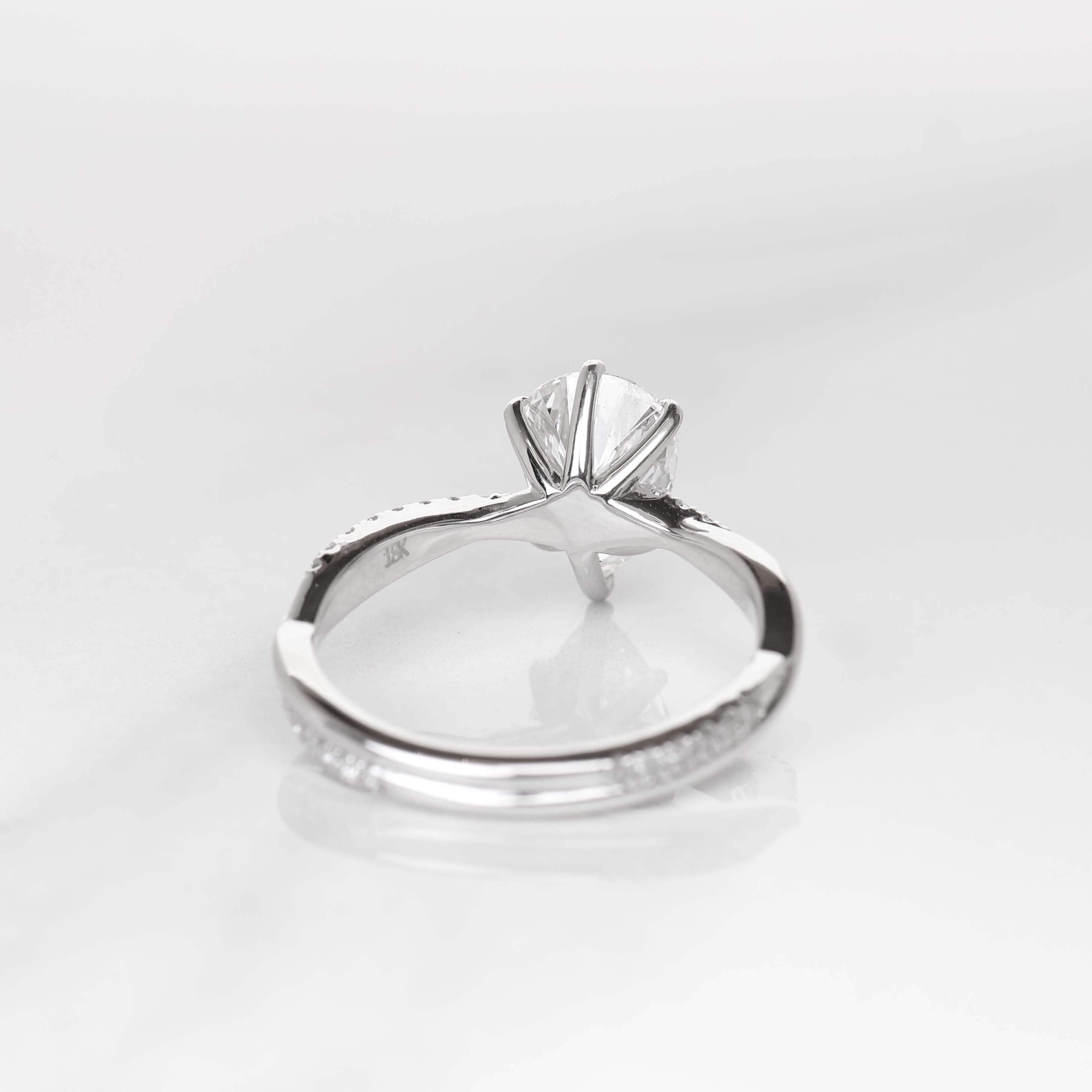 Wyvern Pear 1.5-carat White Gold