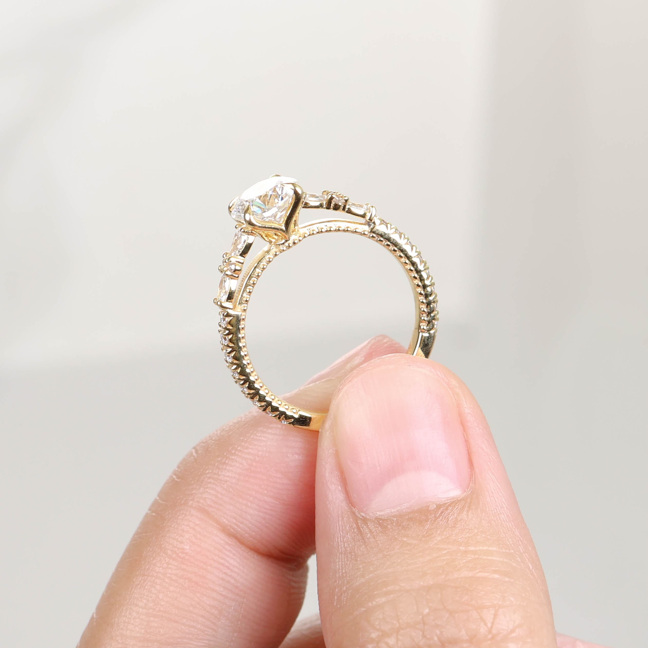 Munia 1-carat Yellow Gold