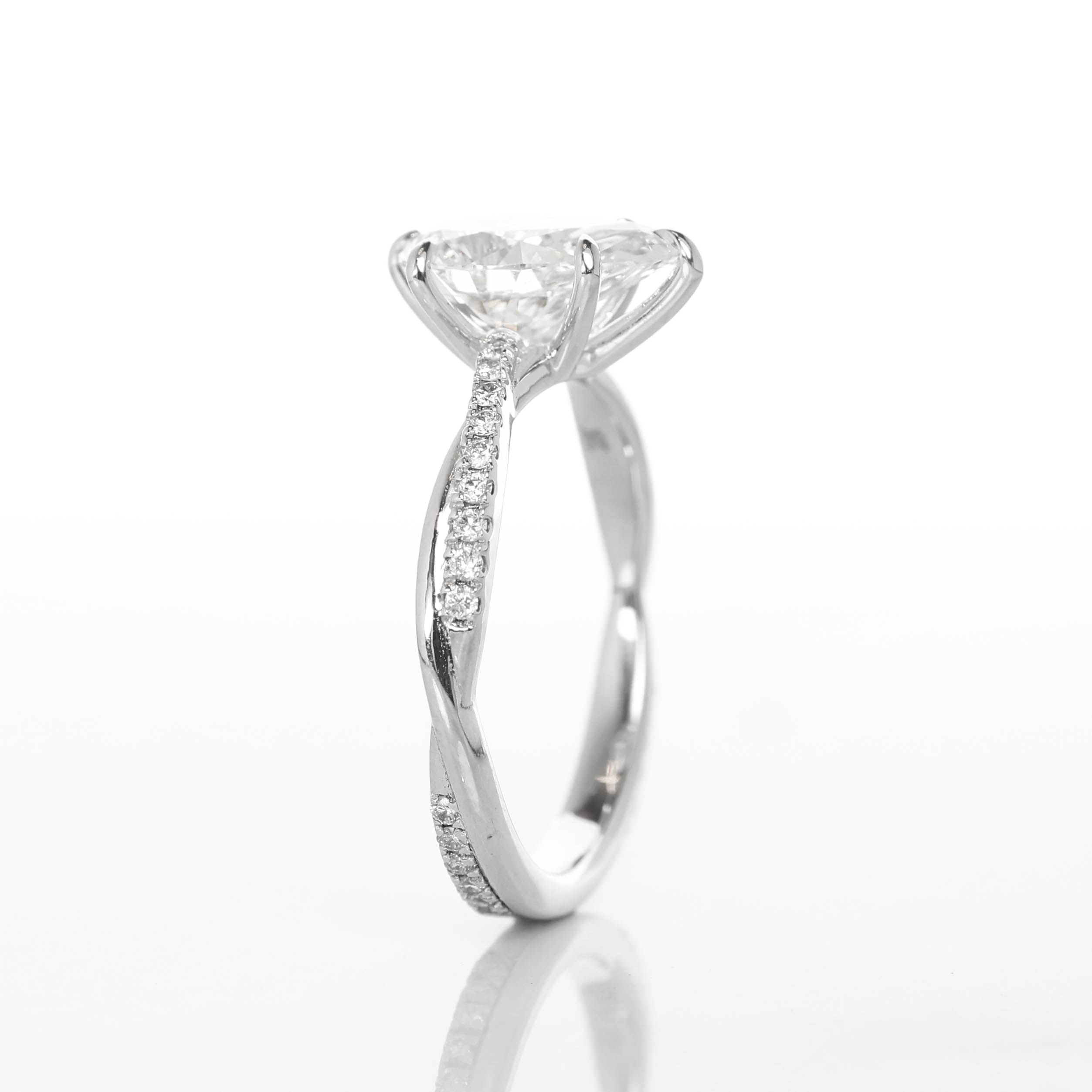 Wyvern Pear 1.5-carat White Gold