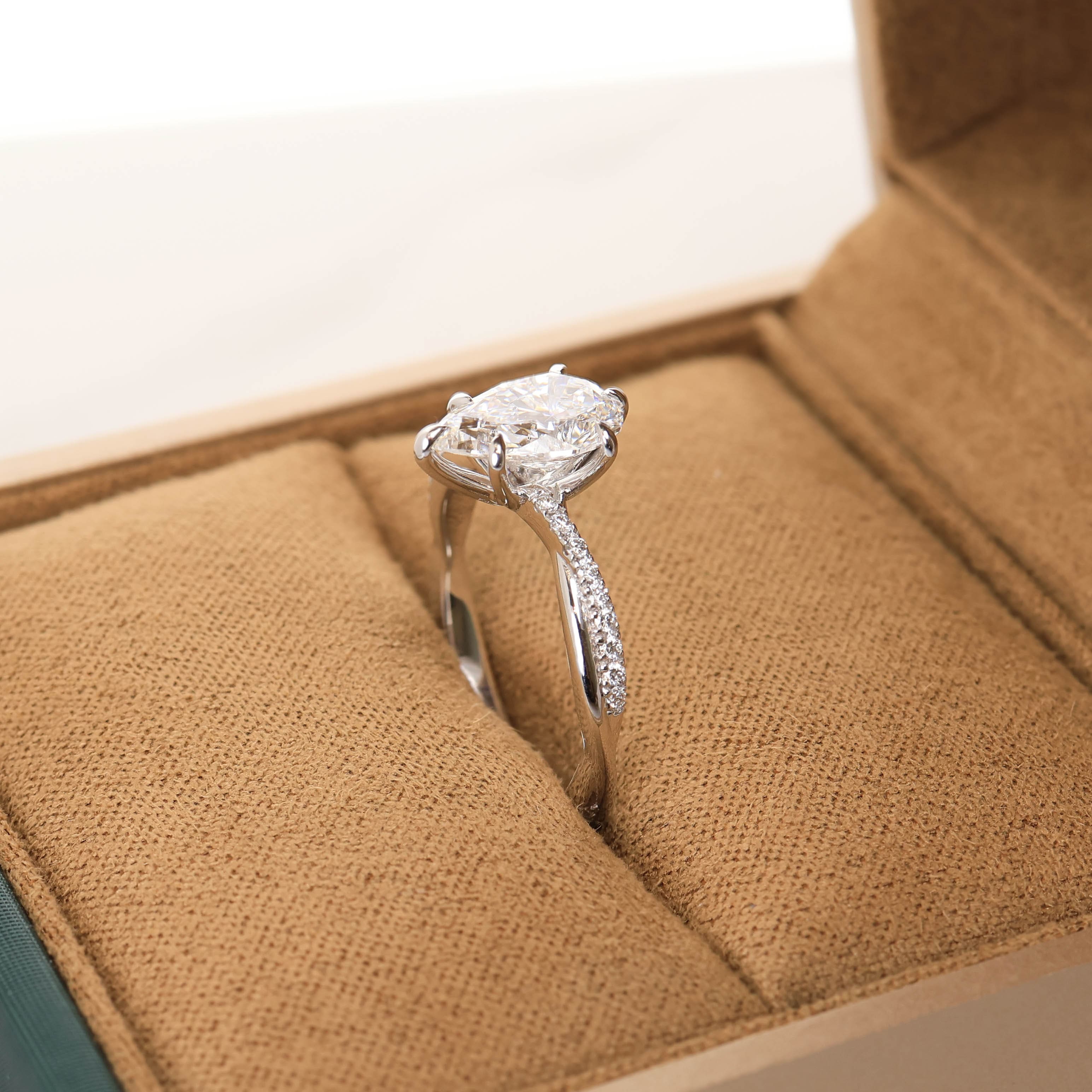 Wyvern Pear 1.5-carat White Gold
