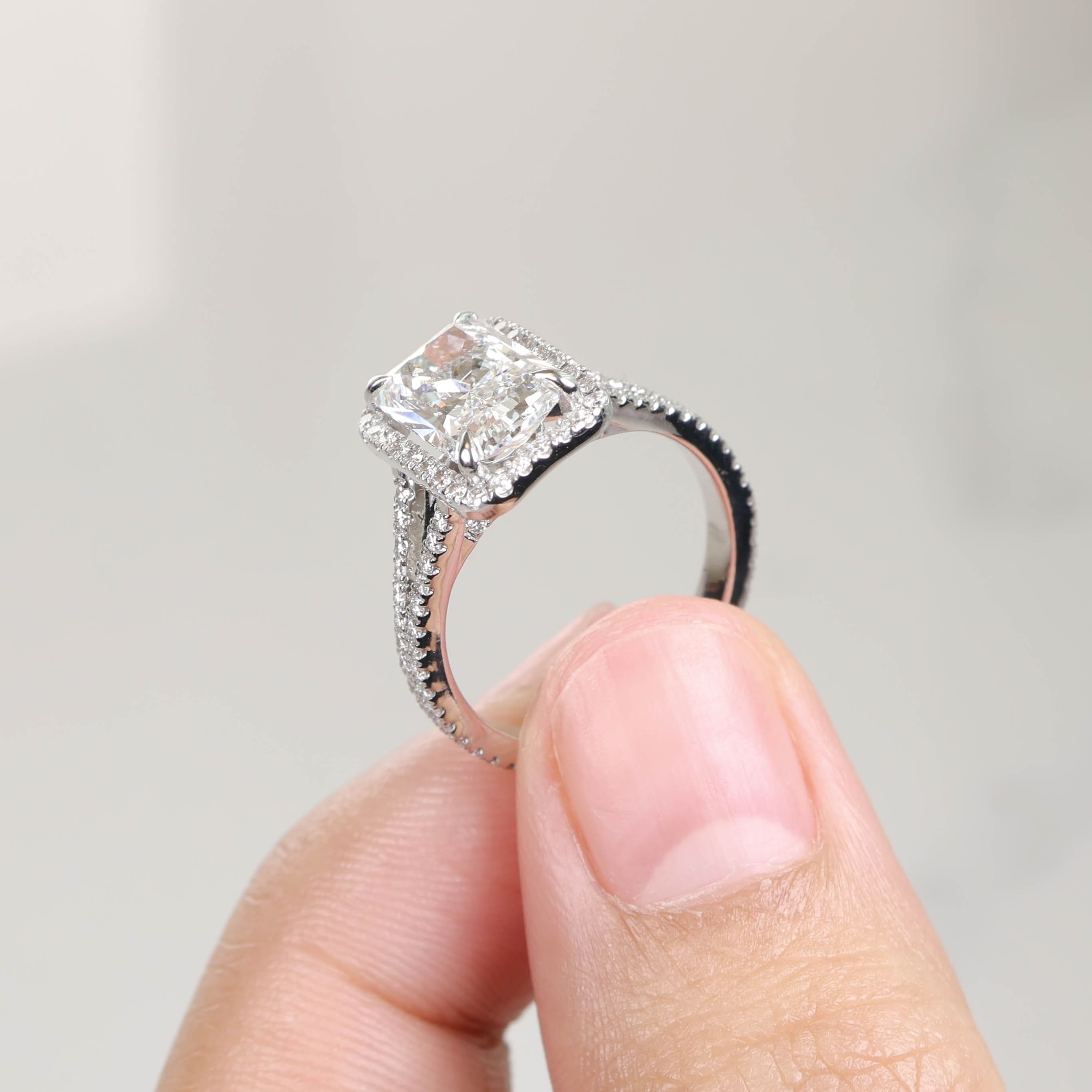 Haribon 2-carat Radiant White Gold