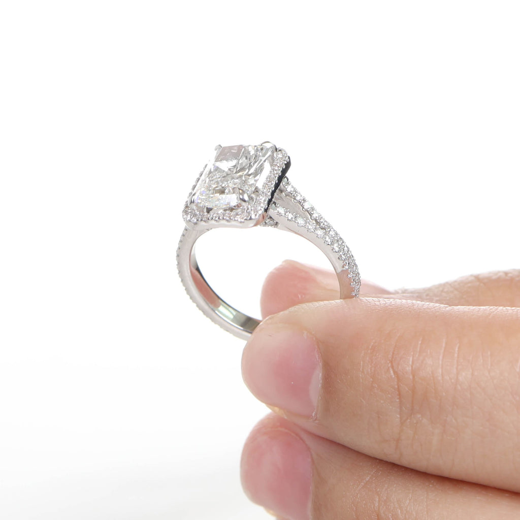 Haribon 2-carat Radiant White Gold