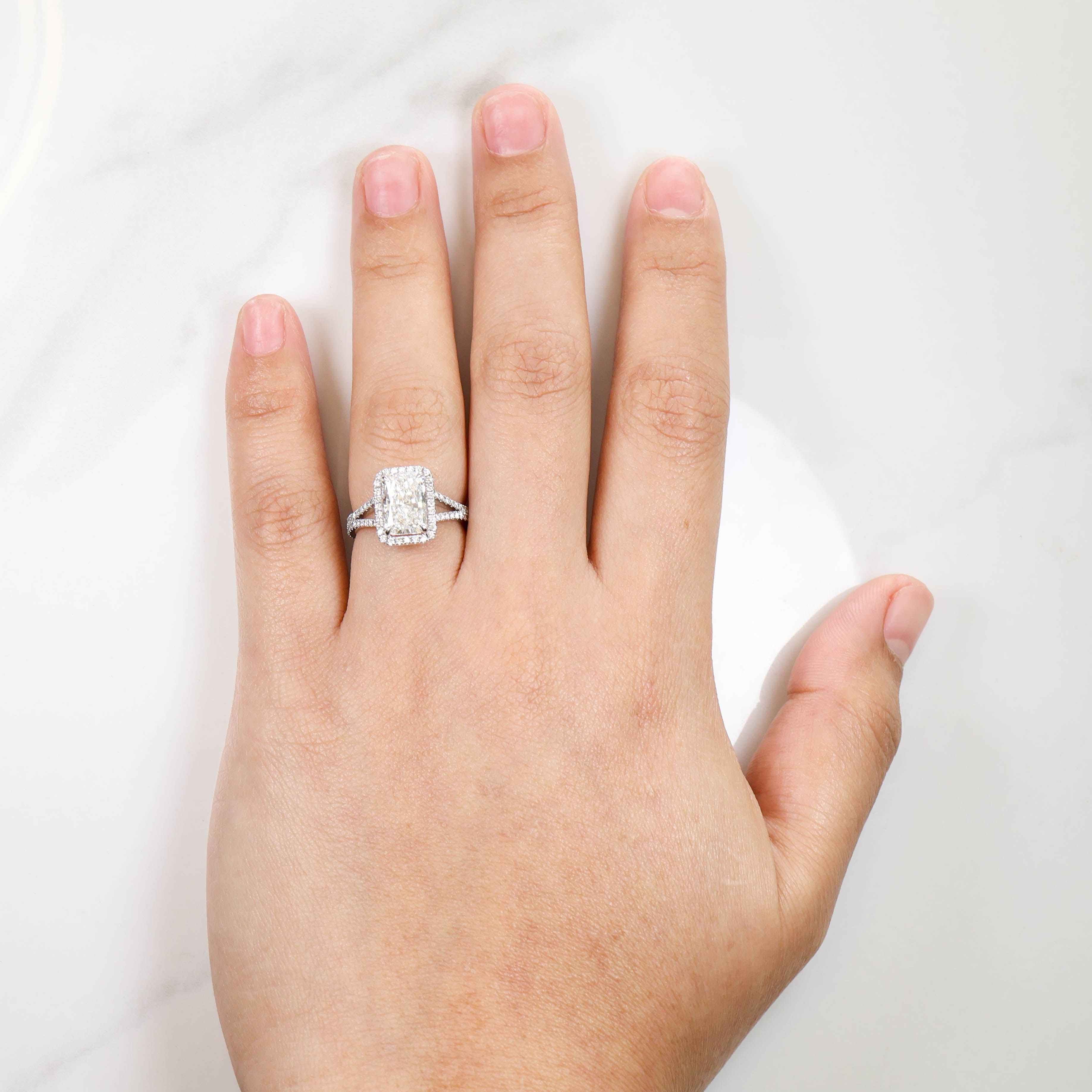 Haribon 2-carat Radiant White Gold