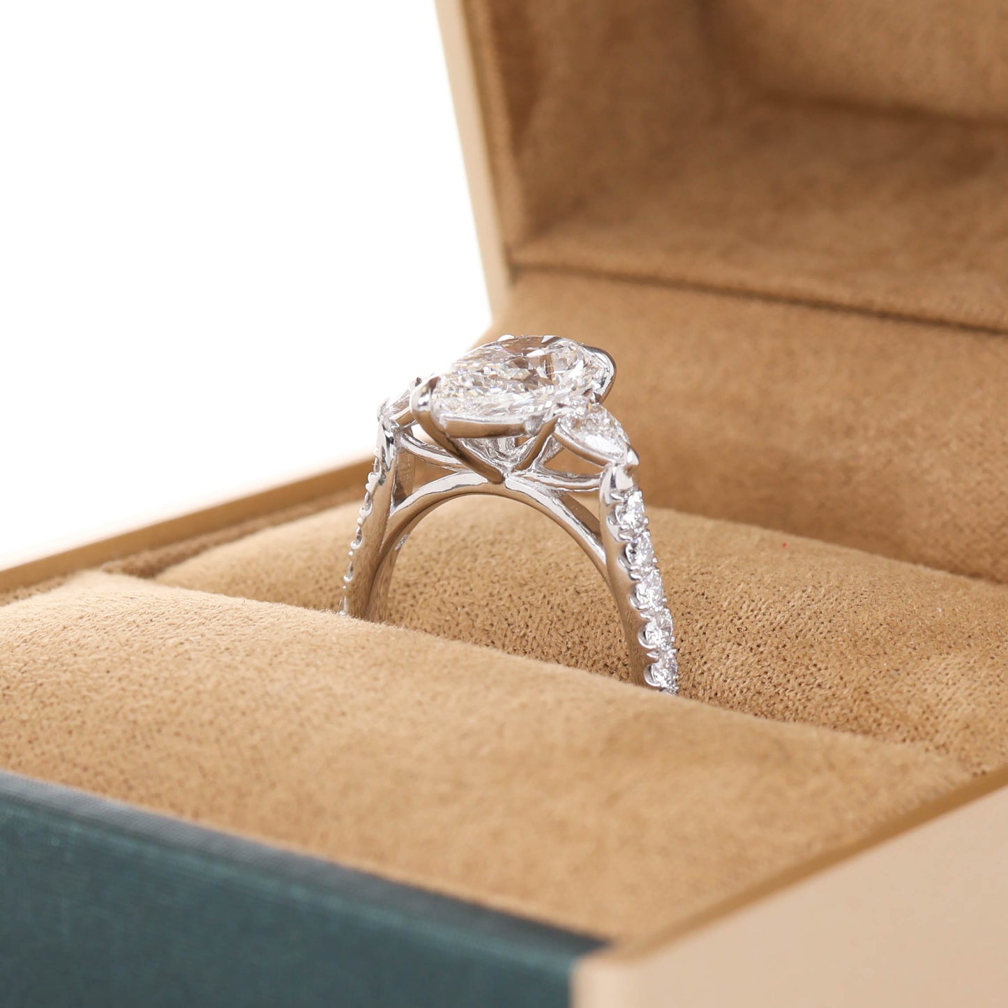 Canary Pear 2-carat White Gold