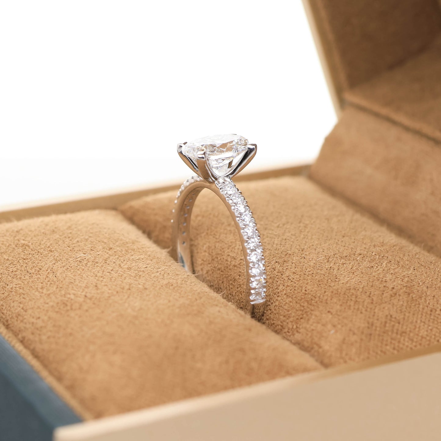 Blythe Oval 1-carat White Gold