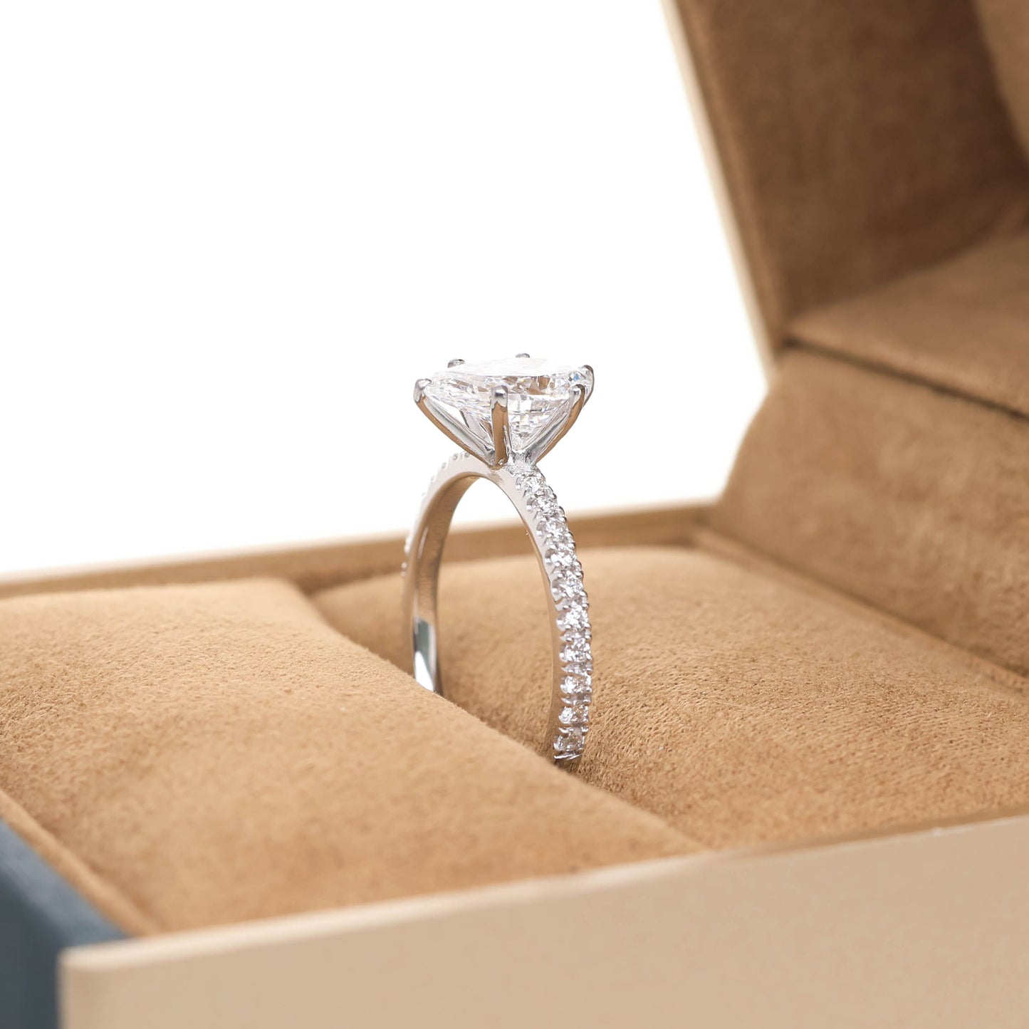 Delicate Blythe Pear 1-carat White Gold