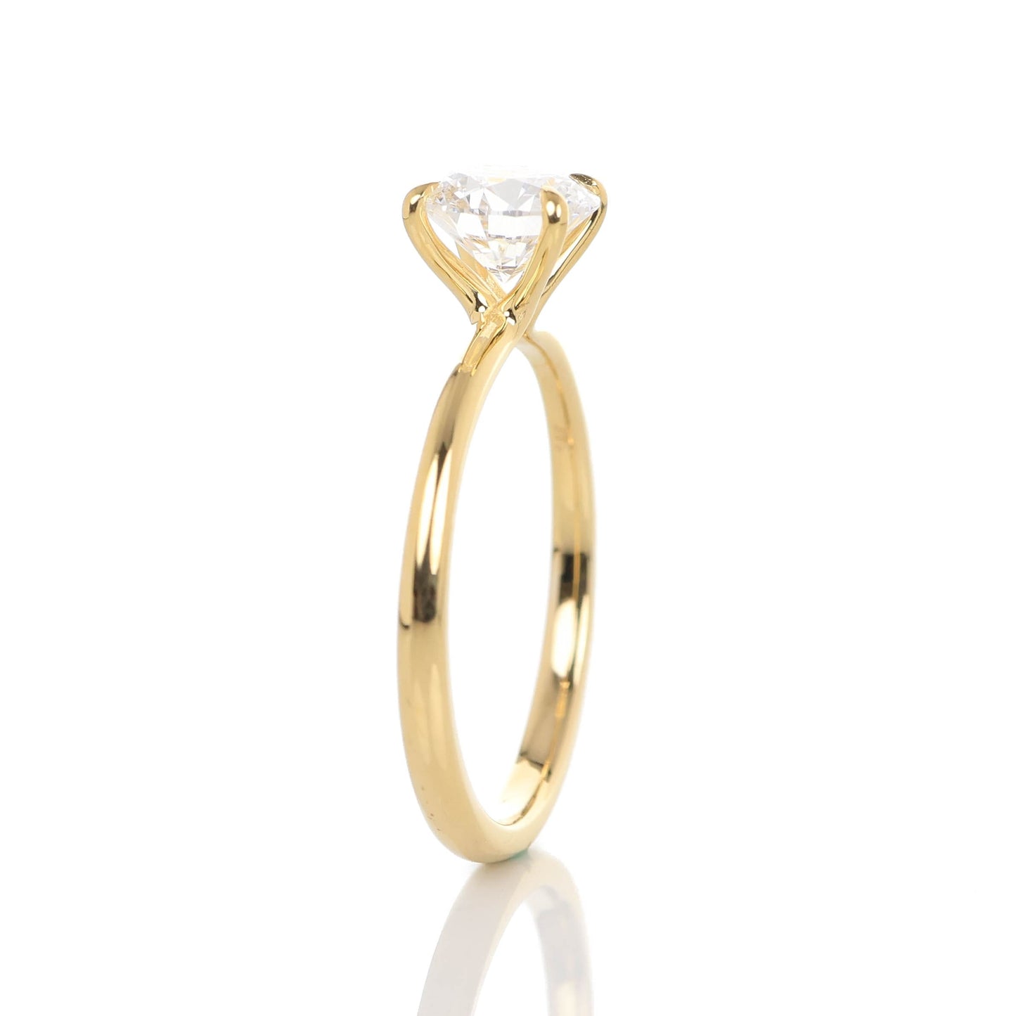 Delicate Iago 1-carat Yellow Gold