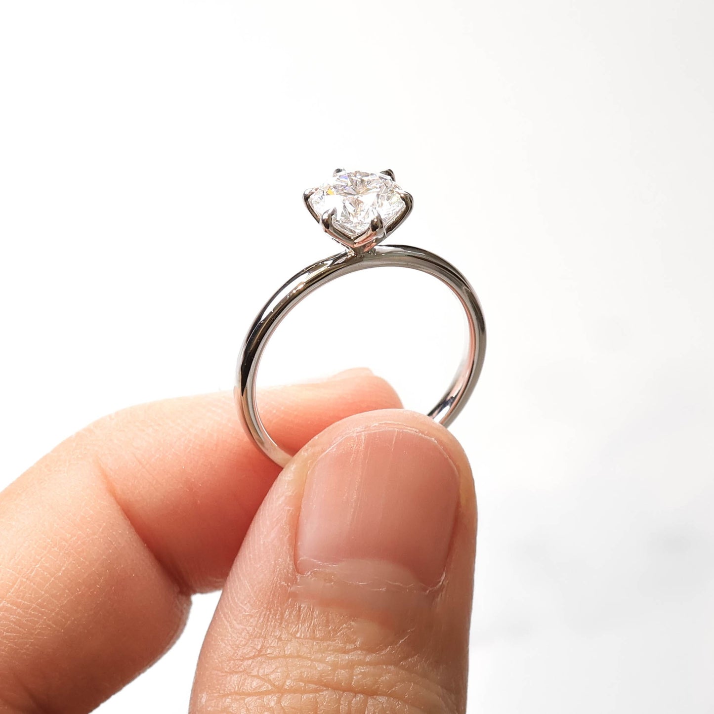 Delicate Hedwig 1-carat White Gold