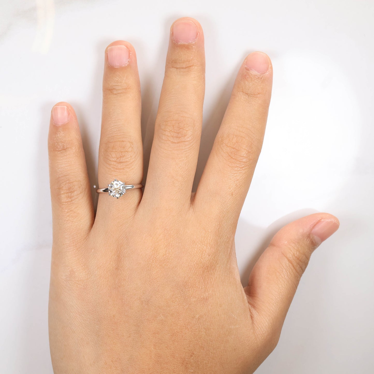 Delicate Hedwig 1-carat White Gold
