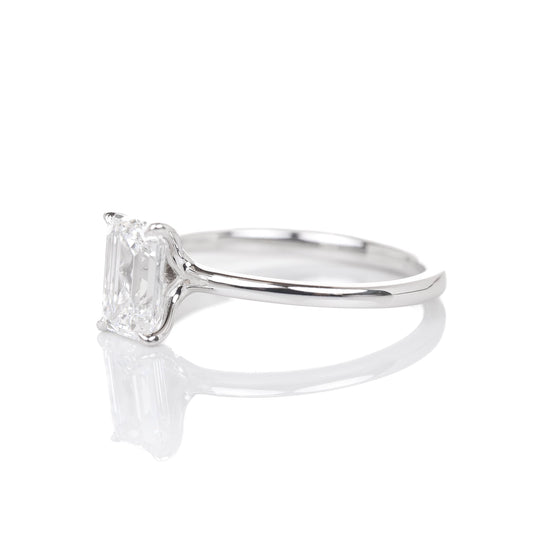 Delicate Iago Emerald 1-carat White Gold