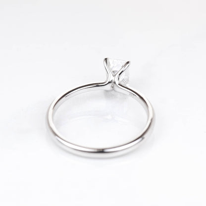 Delicate Iago Emerald 1-carat White Gold