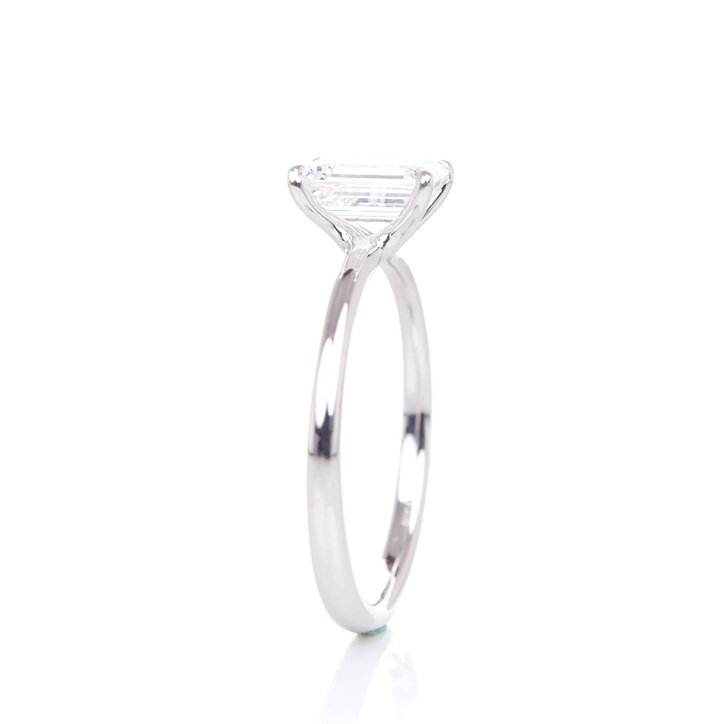 Delicate Iago Emerald 1-carat White Gold